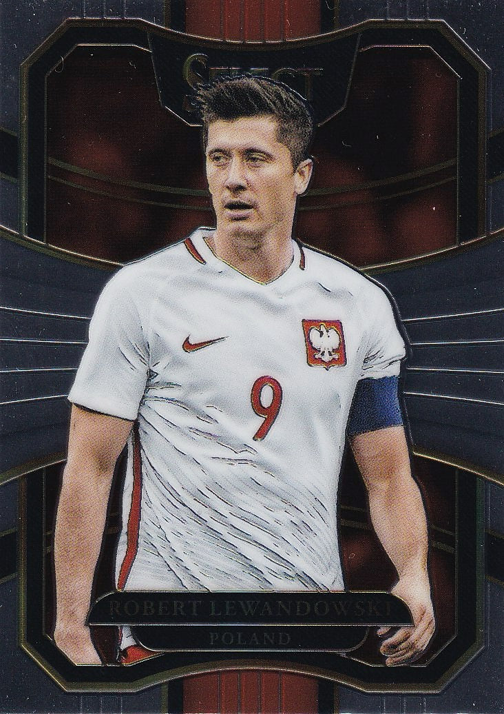 2017-18 Panini Select - Base #30 Robert Lewandowski